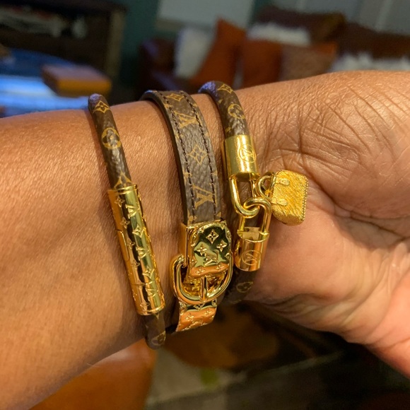 👗👛👜. Check out my closet👜👚👛 - Picture 10 of 17